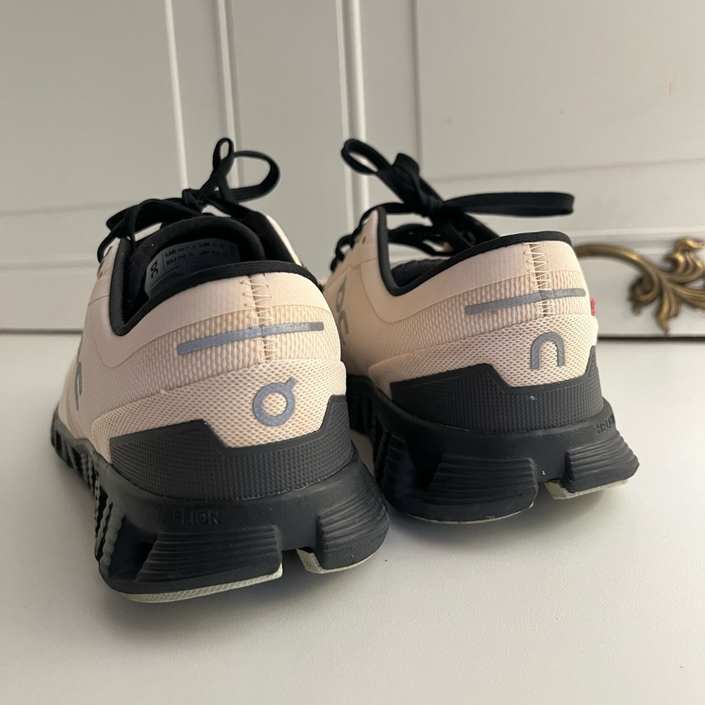 On Running Cloud X 3 fawn magnet Women's biege and Black Athletic Shoes - Picture 4 of 8